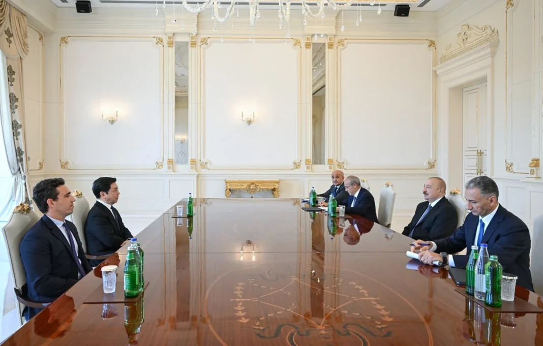 Ilham Aliyev meets executives from Chinese and Italian companies