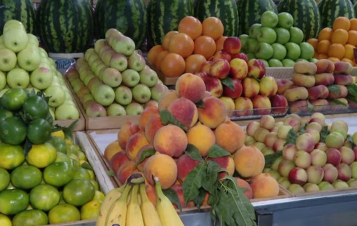 Autumn fruit and produce displayed at an Azerbaijani market