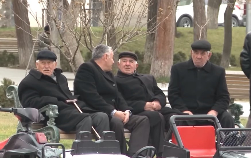 Pension payments in Azerbaijani manats