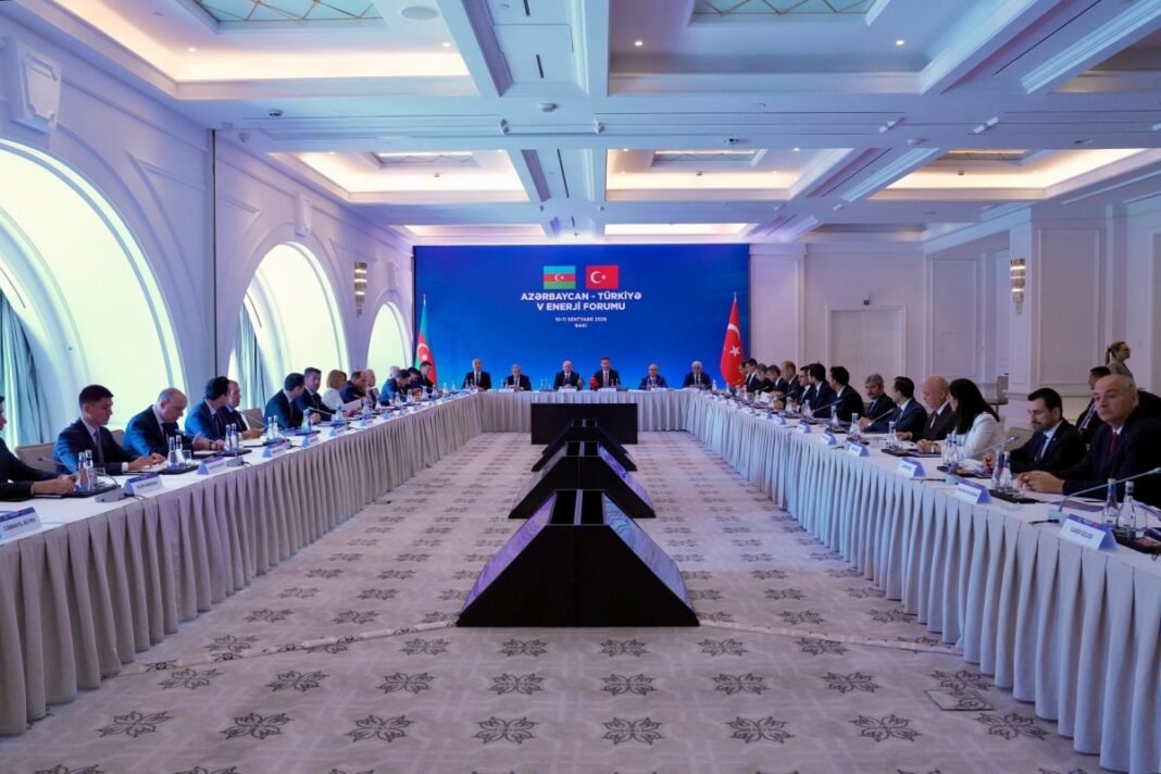 Azerbaijan and Turkey representatives at an energy forum in Baku
