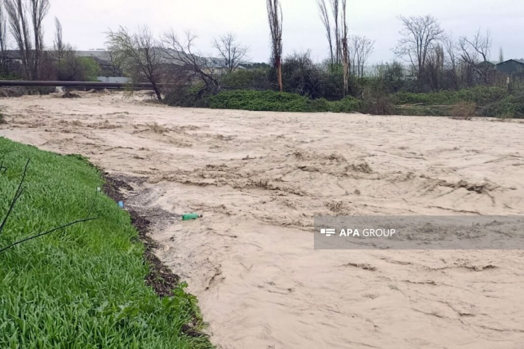 Rainy weather in Azerbaijan amid a flood and mudslide warning