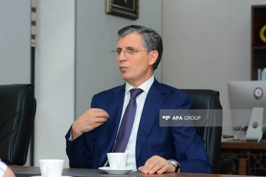 Zahid Oruj at a meeting of the Milli Majlis Human Rights Committee