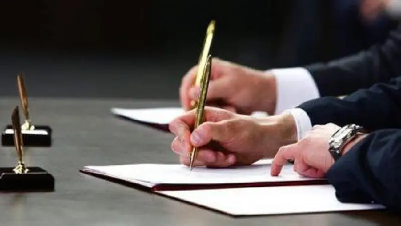 People signing documents related to inheritance and property rights